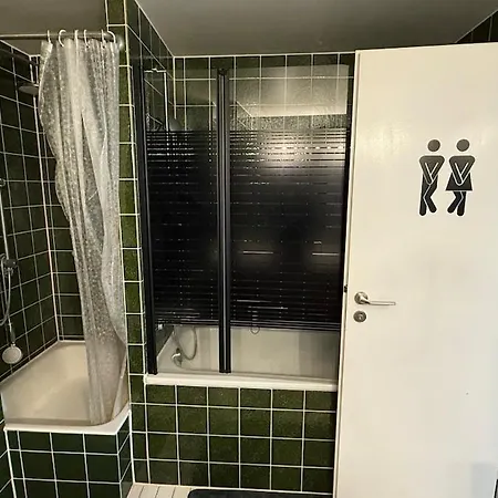 Modern & Cozy With Fireplace & Balcony شقة كولونيا