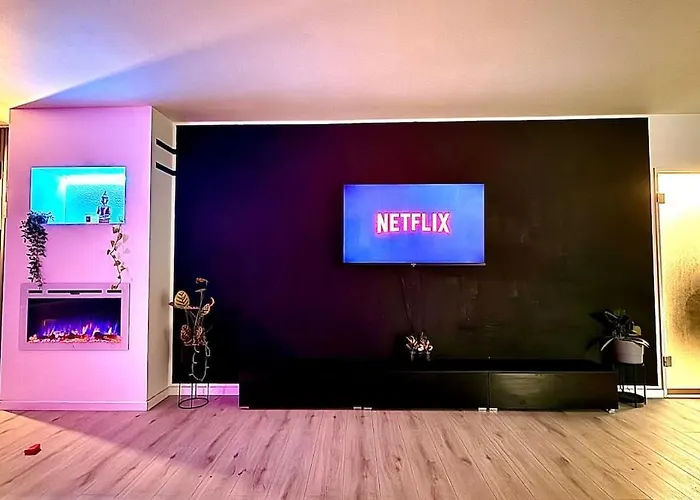 Modern & Cozy With Fireplace & Balcony