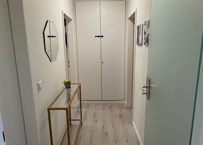 Modern & Cozy With Fireplace & Balcony Kolonia