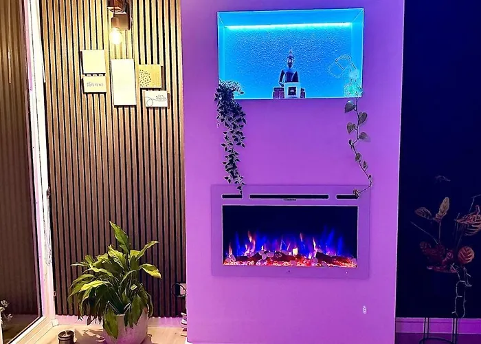 Modern & Cozy With Fireplace & Balcony شقة كولونيا