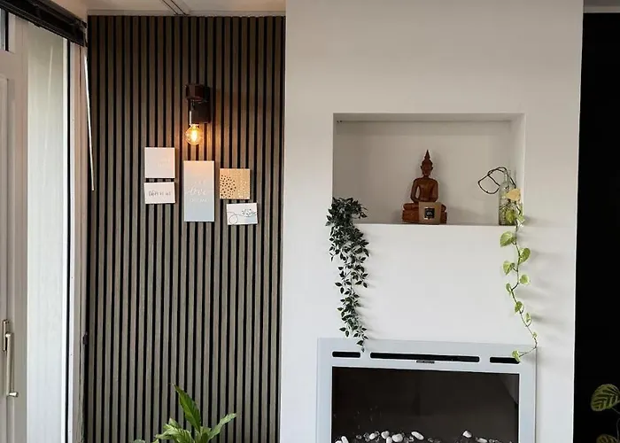 Modern & Cozy With Fireplace & Balcony Appartement Keulen