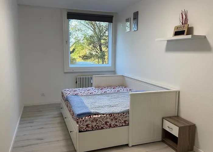 公寓 Modern & Cozy With Fireplace & Balcony