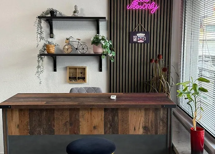 Modern & Cozy With Fireplace & Balcony 公寓