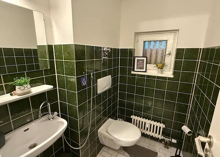 Modern & Cozy With Fireplace & Balcony *